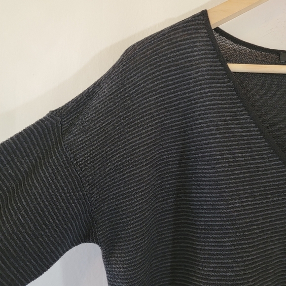 EILEEN FISHER Black Gray 100% Wool Top Size S Textured V-neck High-Low Cozy Goth - Picture 5 of 12